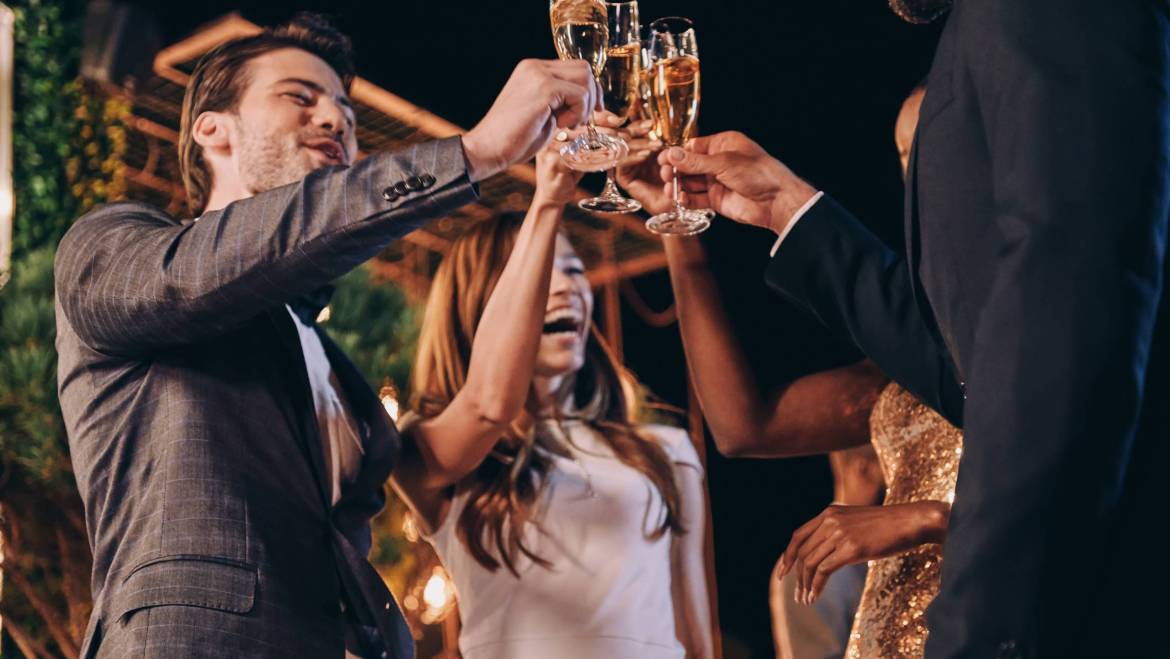 El brindis en eventos: mucho más que un gesto
