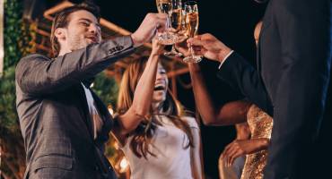 El brindis en eventos: mucho más que un gesto